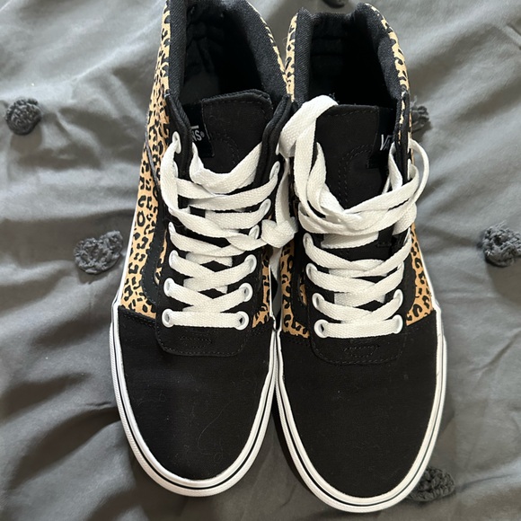 Vans - Picture 3 of 7